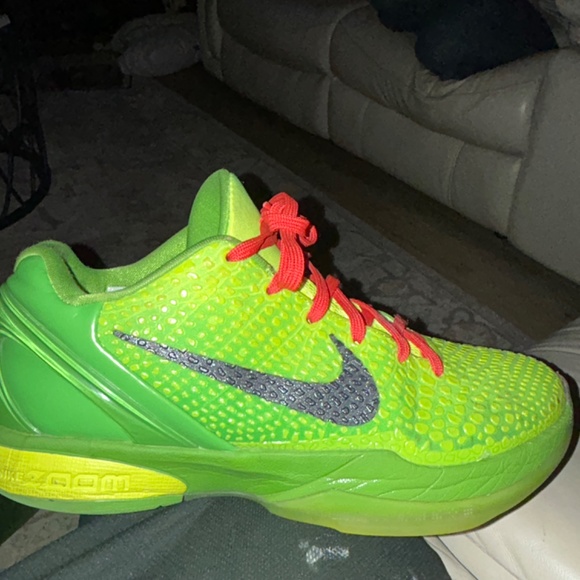 Kobe grinches main image 4